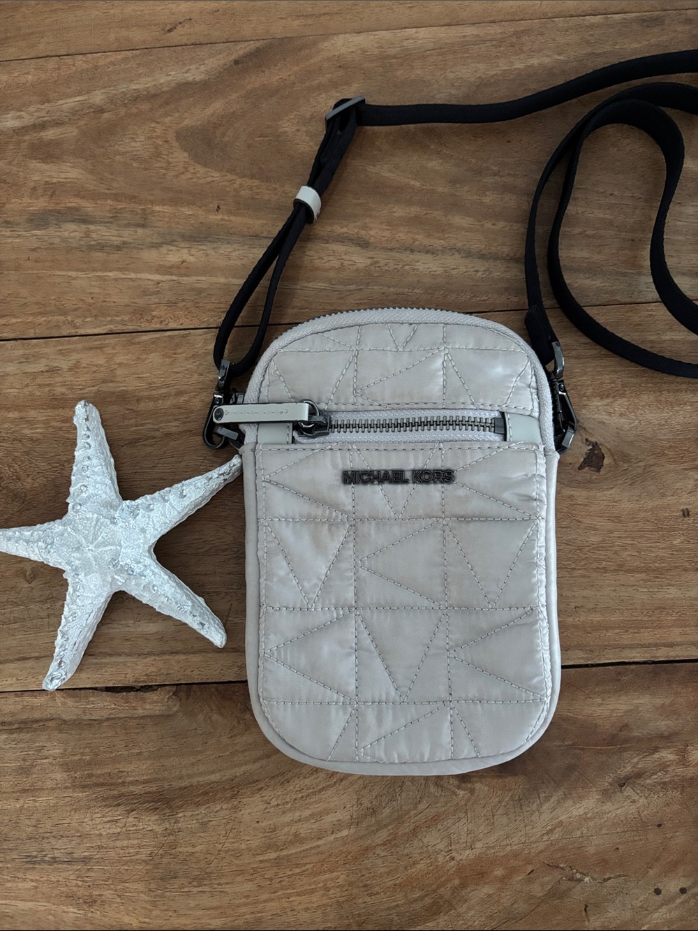 Winnie Medium Quilted Silver Smartphone Crossbody Bag